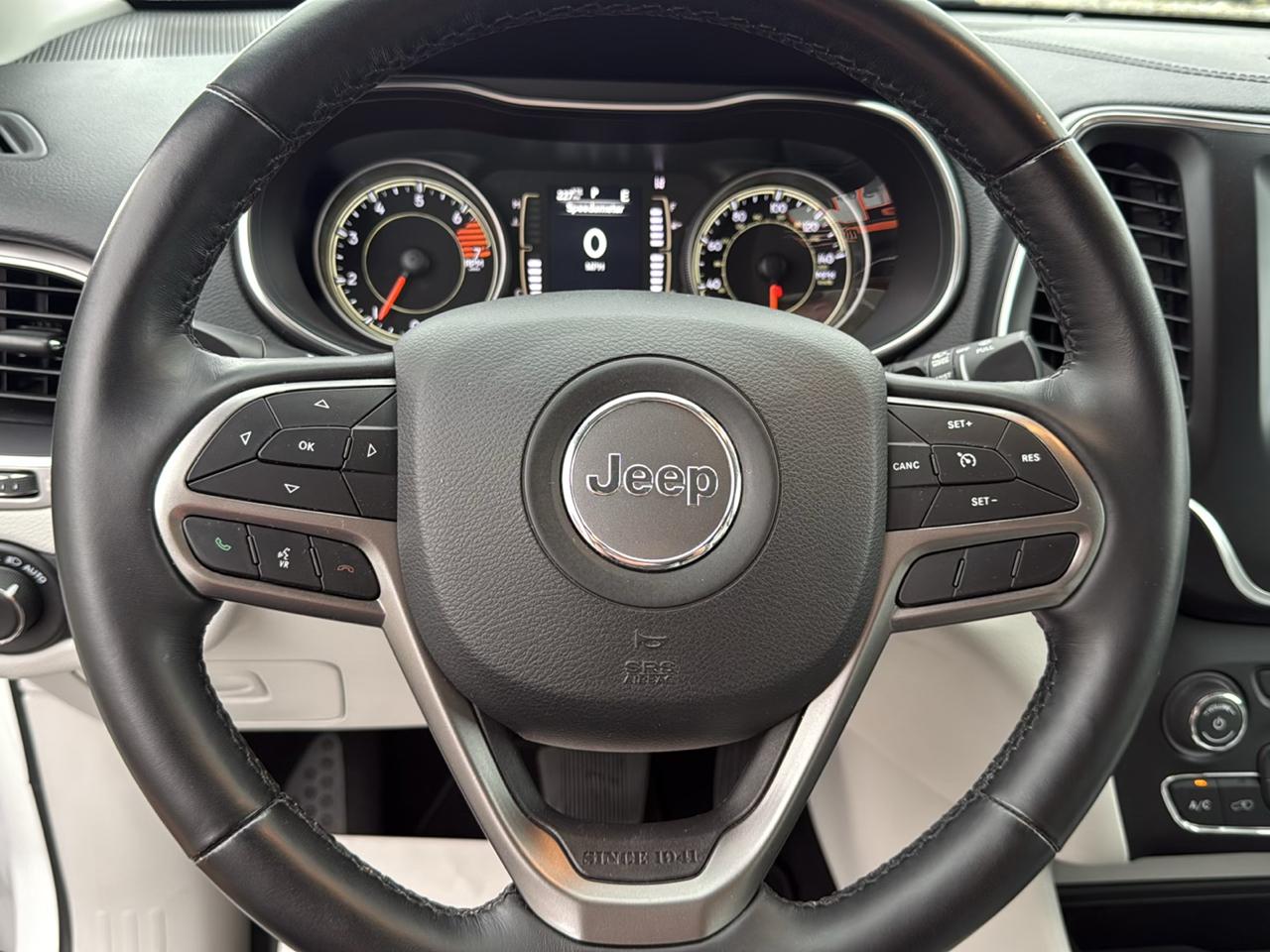 Jeep Cherokee Latitude Plus 4D SUV 4WD 2021