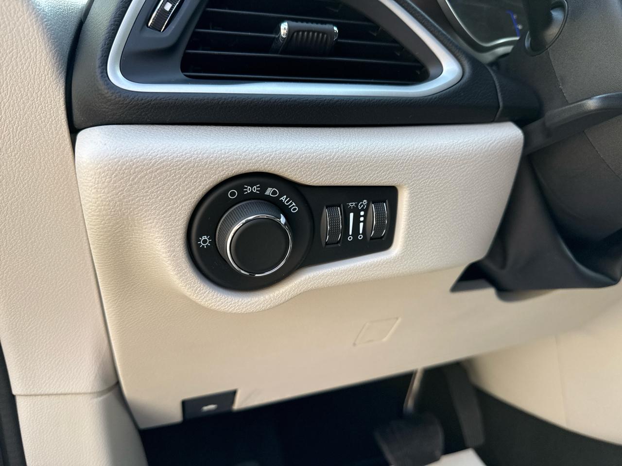 Chrysler Voyager LX Wagon 2023