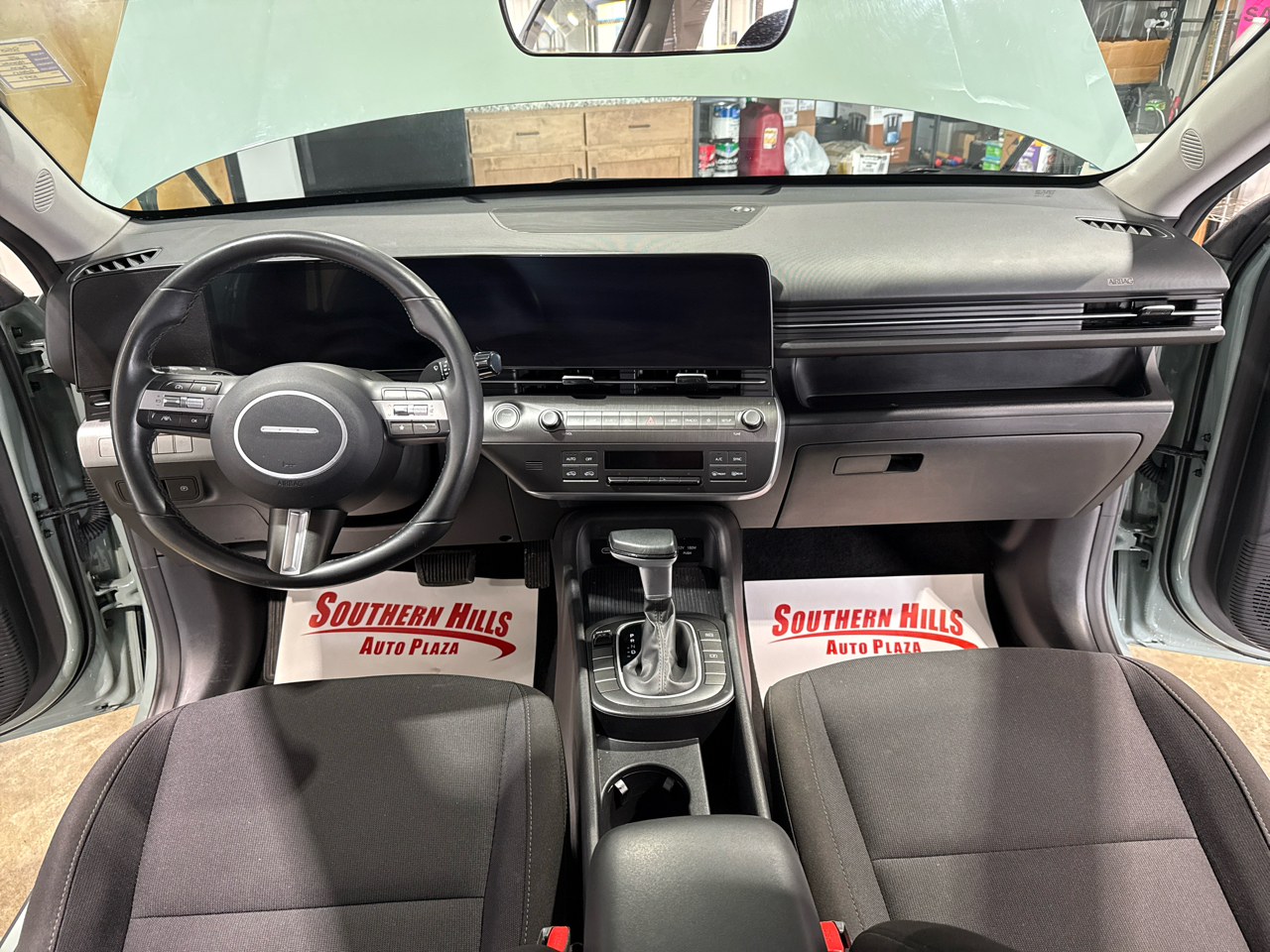 Hyundai Kona SEL 4D SUV FWD 2.0L 2025