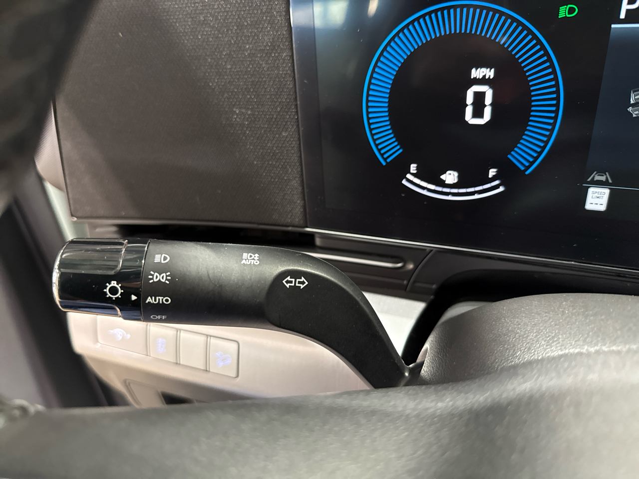 Hyundai Kona SEL 4D SUV FWD 2.0L 2025