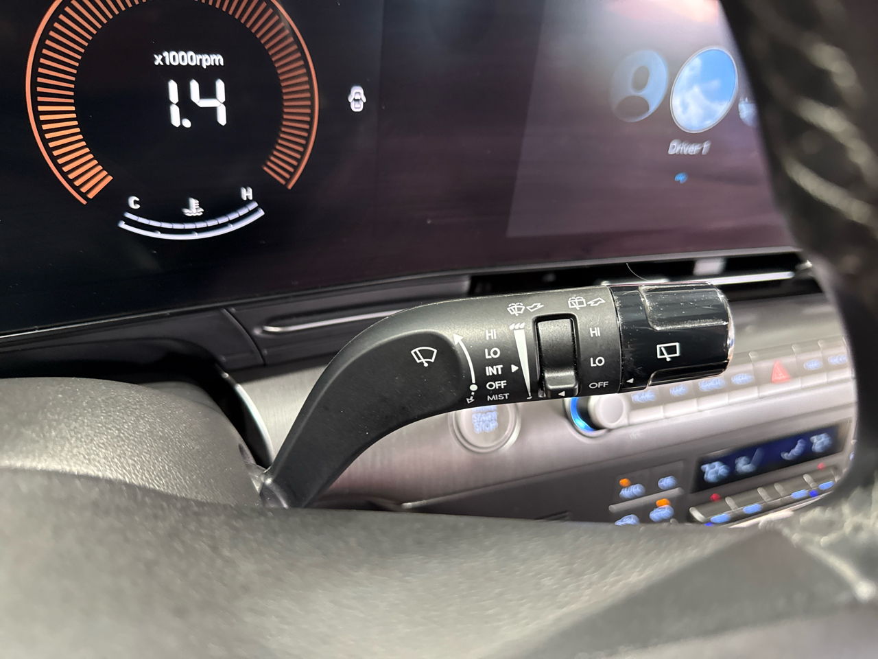 Hyundai Kona SEL 4D SUV FWD 2.0L 2025