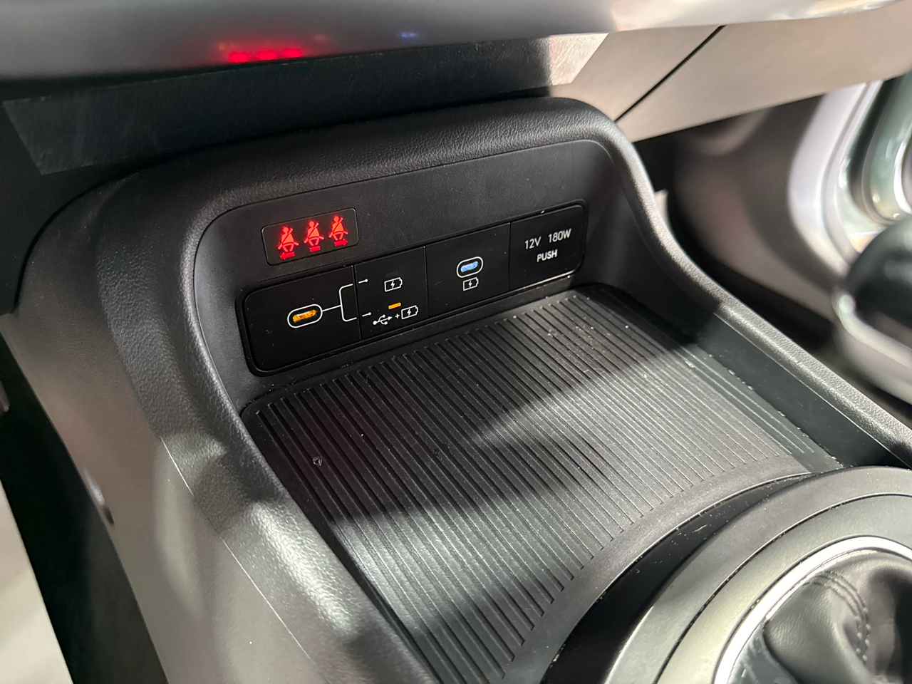 Hyundai Kona SEL 4D SUV FWD 2.0L 2025