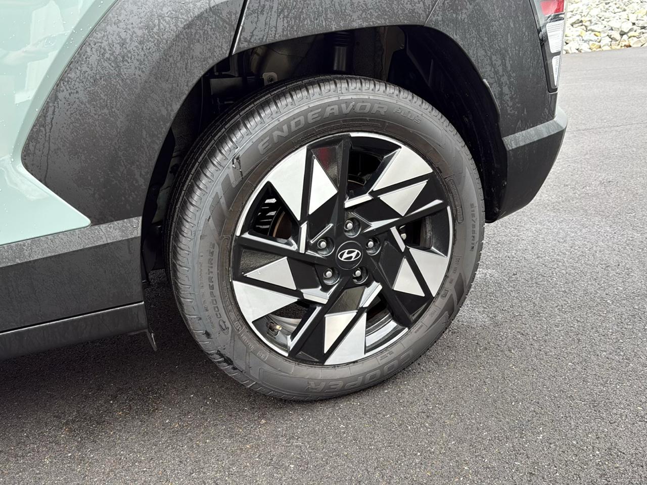 Hyundai Kona SEL 4D SUV FWD 2.0L 2025