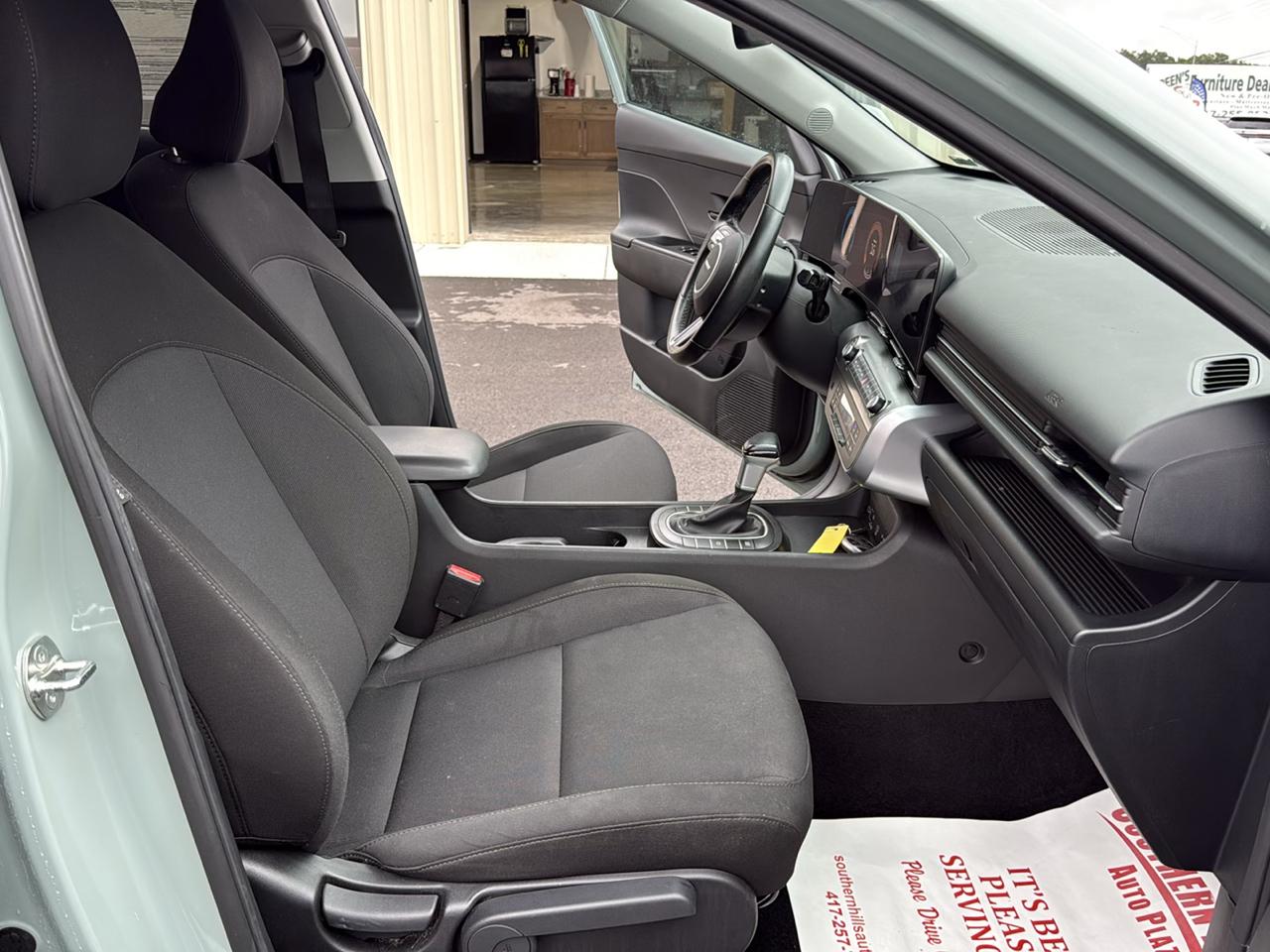 Hyundai Kona SEL 4D SUV FWD 2.0L 2025