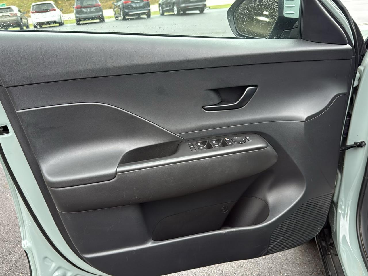 Hyundai Kona SEL 4D SUV FWD 2.0L 2025