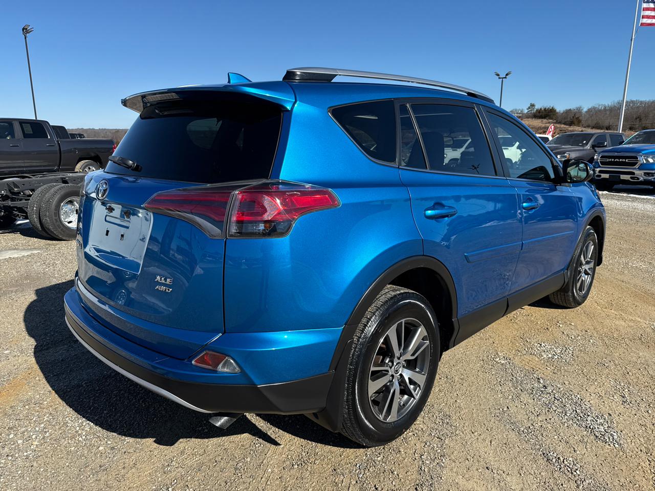 Toyota RAV4 XLE 4D SUV AWD 2016