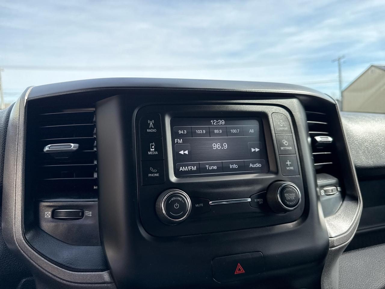 RAM 2500 Tradesman Crew Cab 4WD SWB 2023