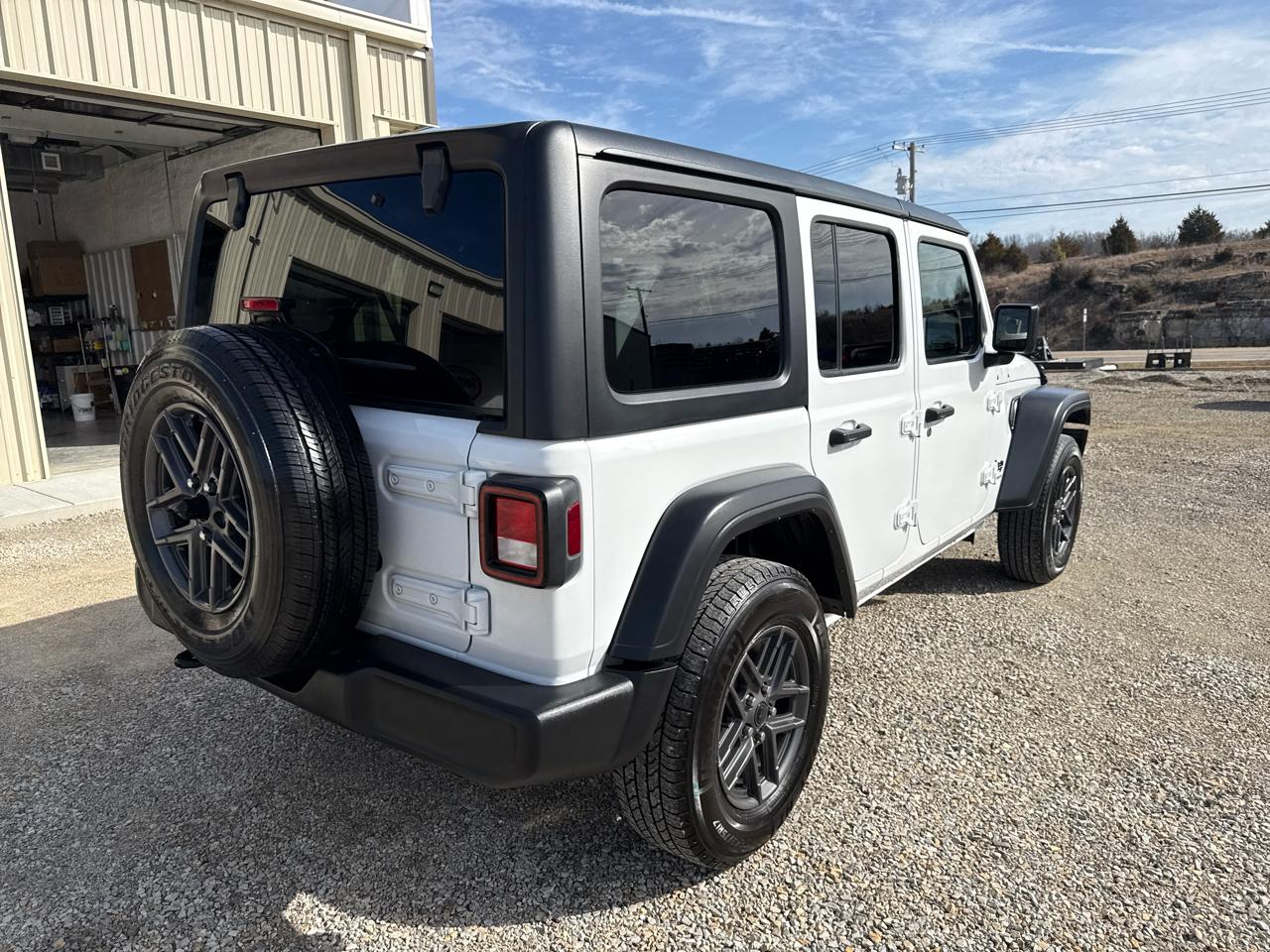 Jeep Wrangler Sport 4D SUV 4WD 2024