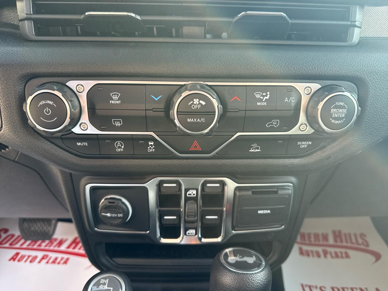 Jeep Wrangler Sport 4D SUV 4WD 2024