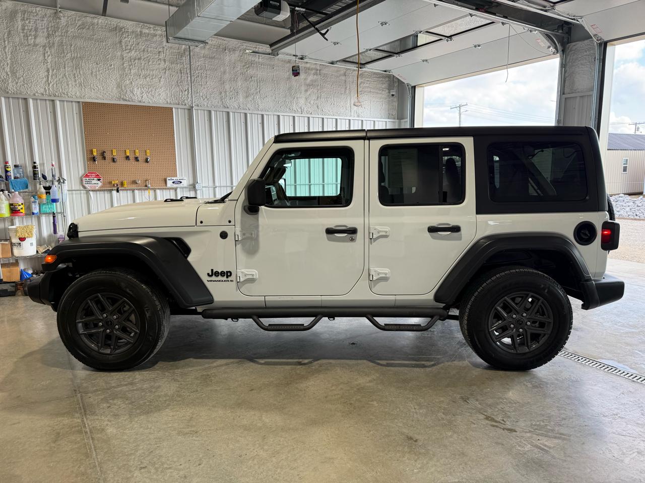 Jeep Wrangler Sport 4D SUV 4WD 2024