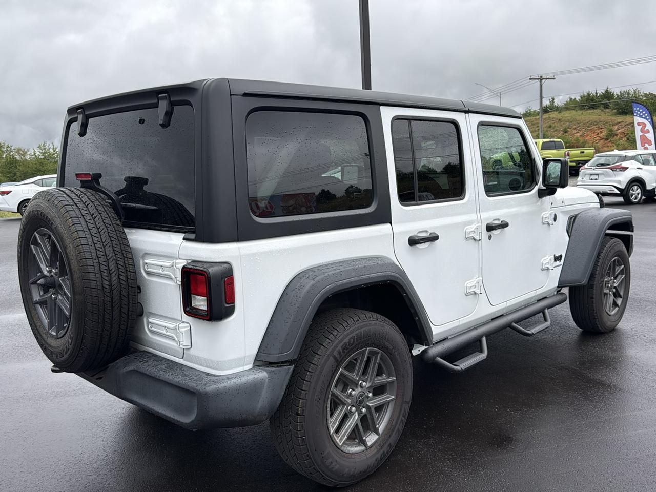 Jeep Wrangler Sport 4D SUV 4WD 2024