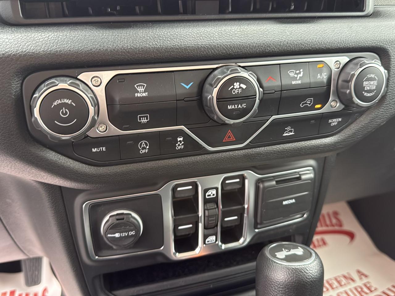 Jeep Wrangler Sport 4D SUV 4WD 2024