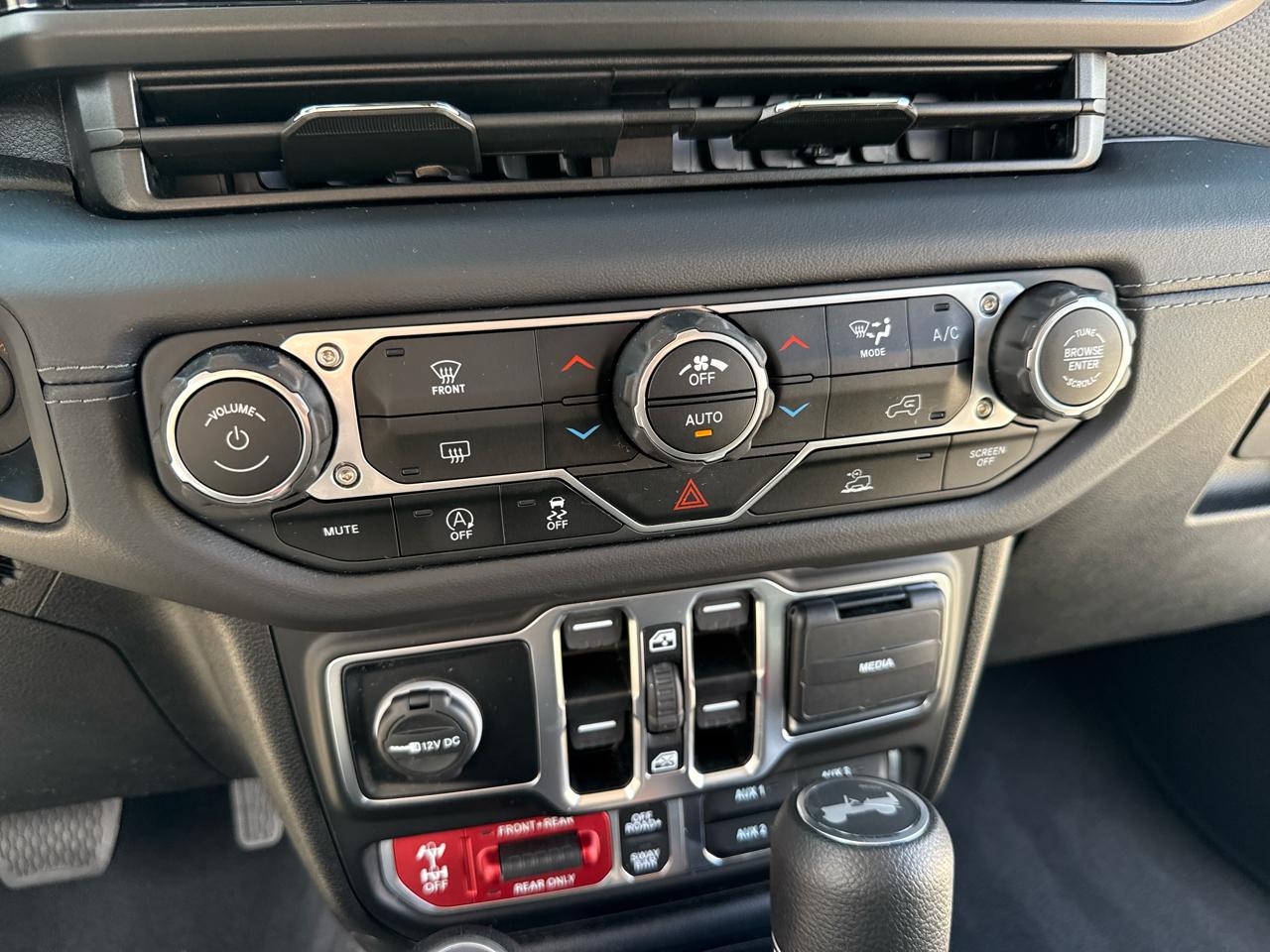 Jeep Wrangler Rubicon 4D SUV 4WD 2025