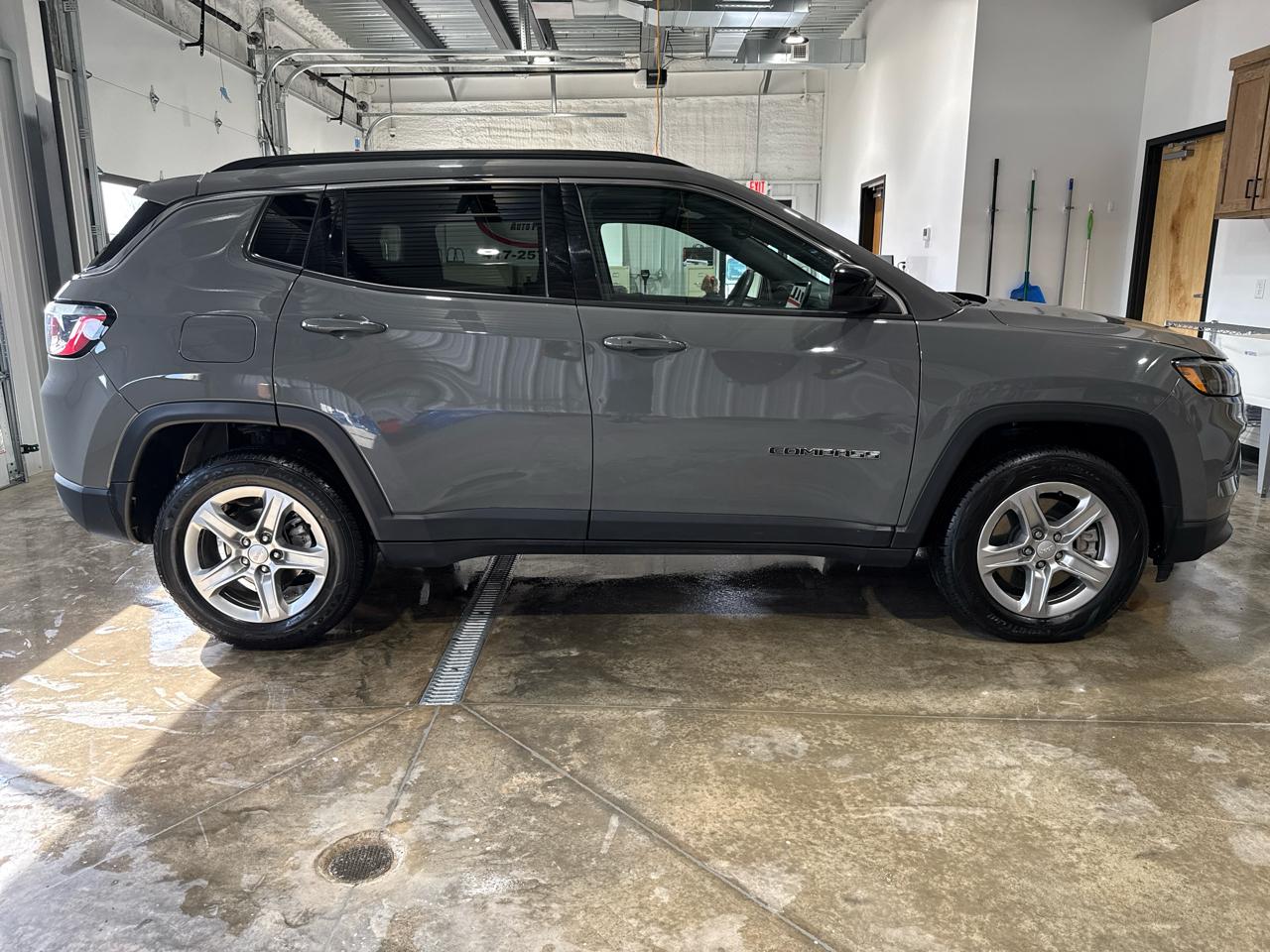 Jeep Compass Latitude 4D SUV 4WD 2024