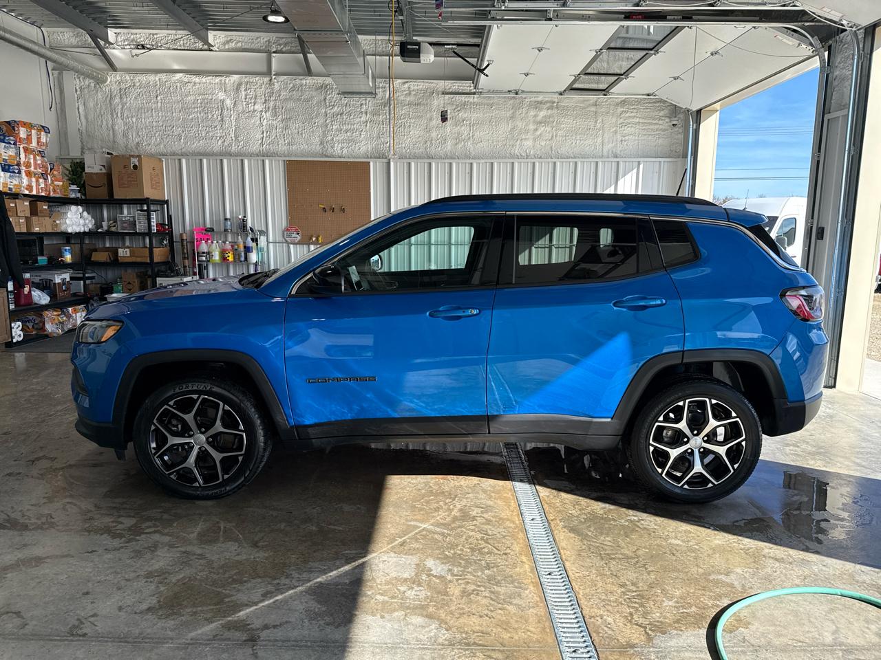 Jeep Compass Latitude 4D SUV 4WD 2024