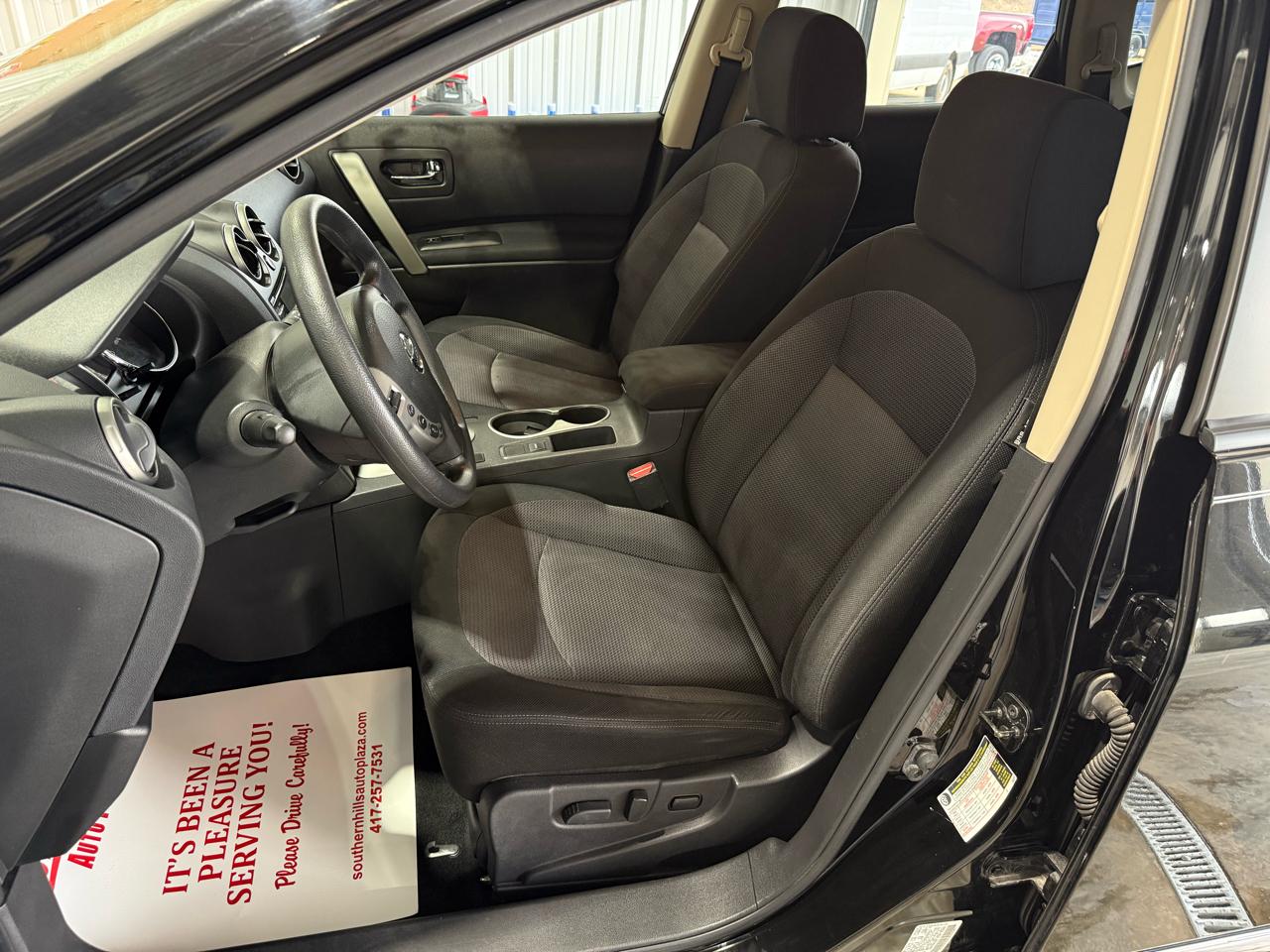 Nissan Rogue SV 4D SUV AWD 2013