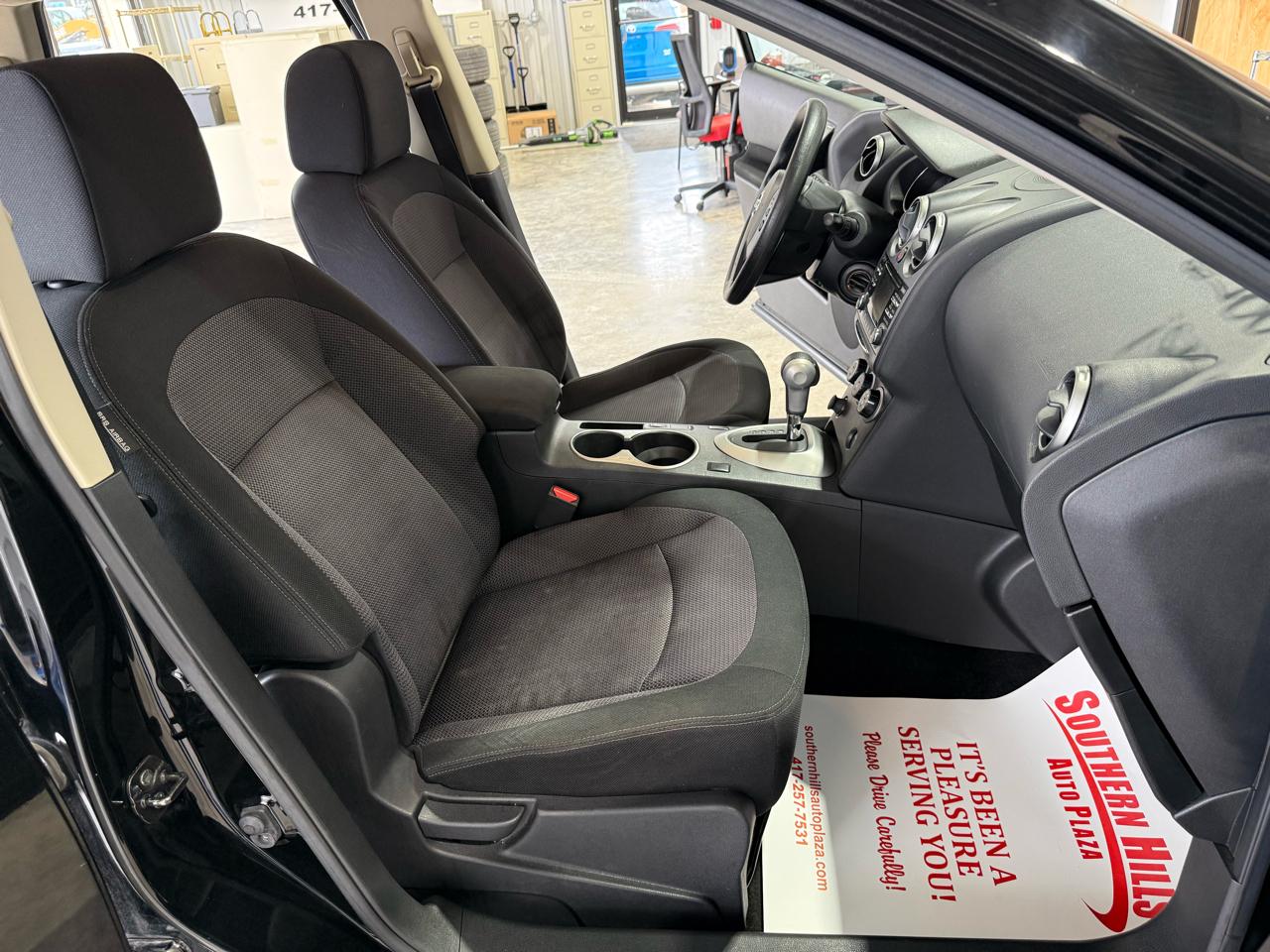 Nissan Rogue SV 4D SUV AWD 2013