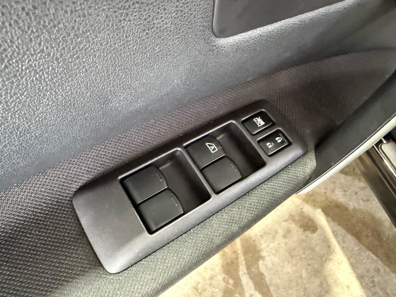 Nissan Rogue SV 4D SUV AWD 2013