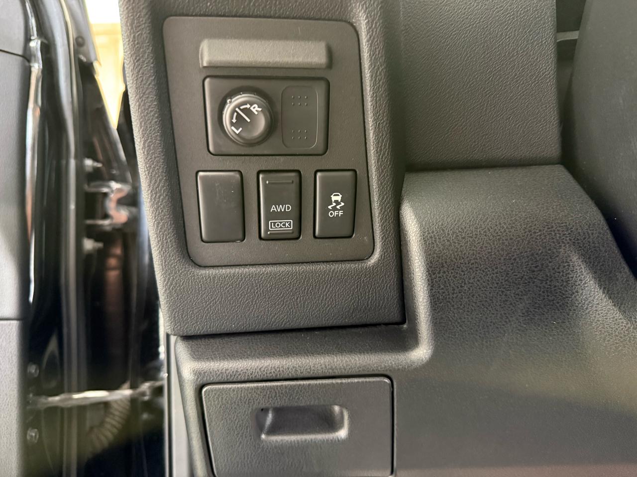 Nissan Rogue SV 4D SUV AWD 2013