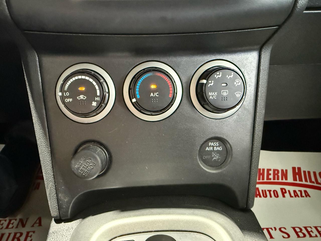 Nissan Rogue SV 4D SUV AWD 2013