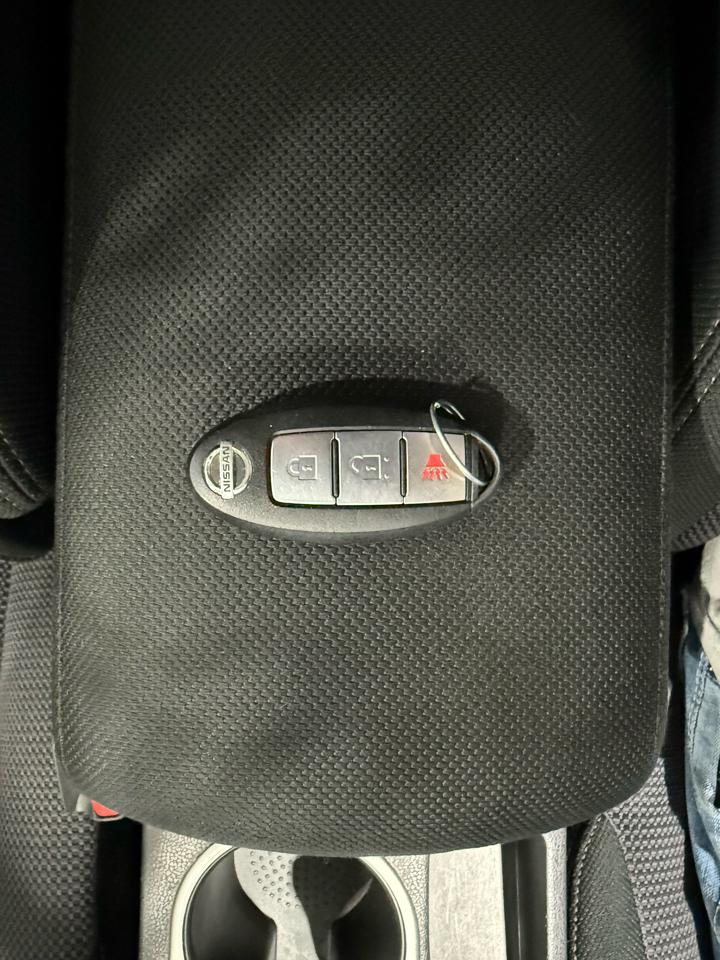 Nissan Rogue SV 4D SUV AWD 2013