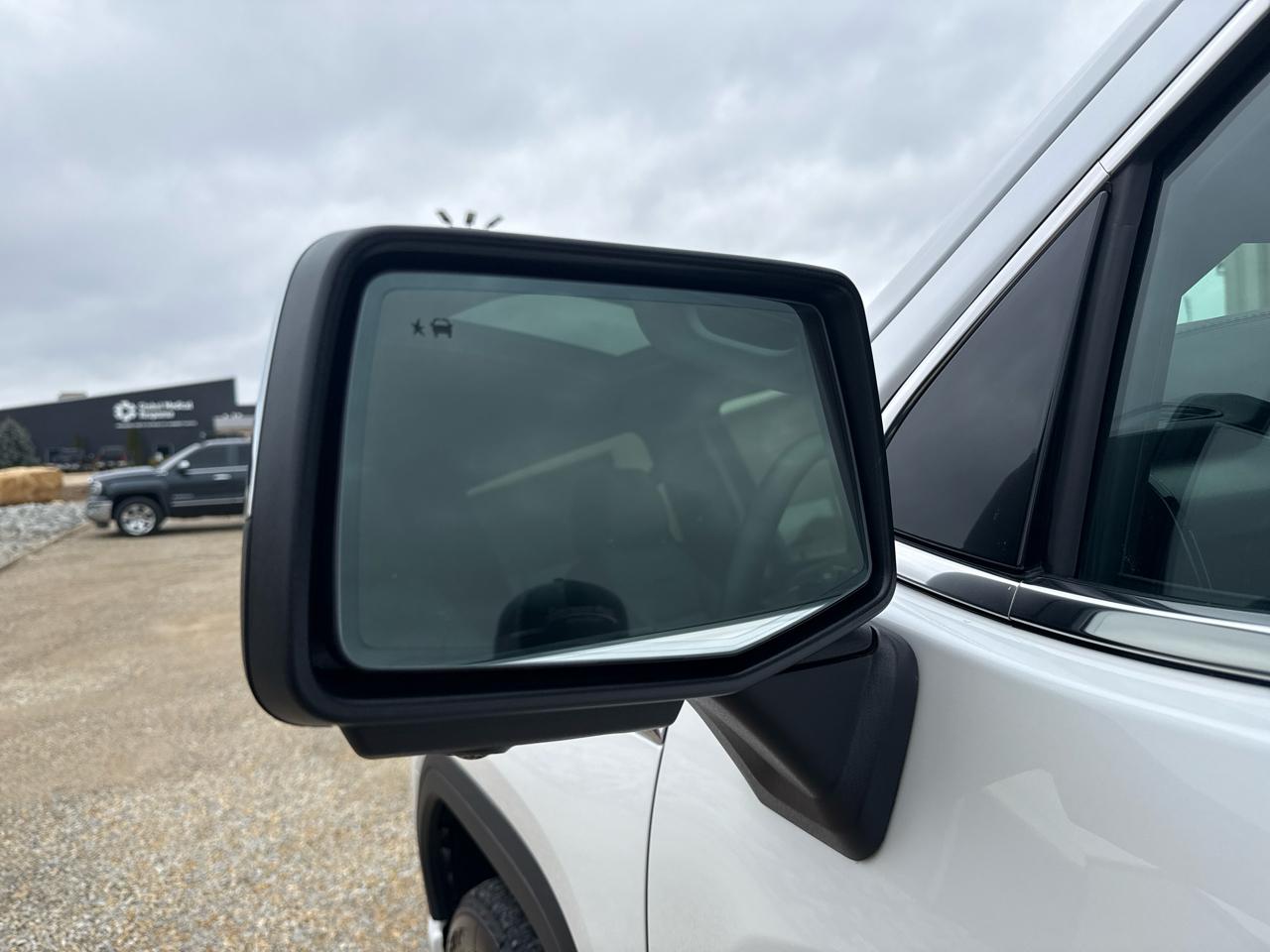 GMC Sierra 1500 Denali Crew Cab 4WD SWB 2024