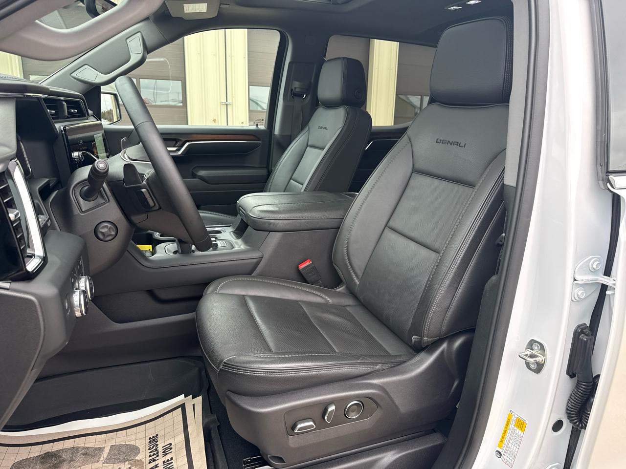 GMC Sierra 1500 Denali Crew Cab 4WD SWB 2024