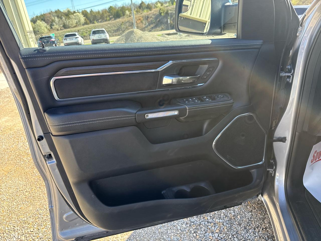 RAM 1500 Laramie Crew Cab 4WD SWB 2025