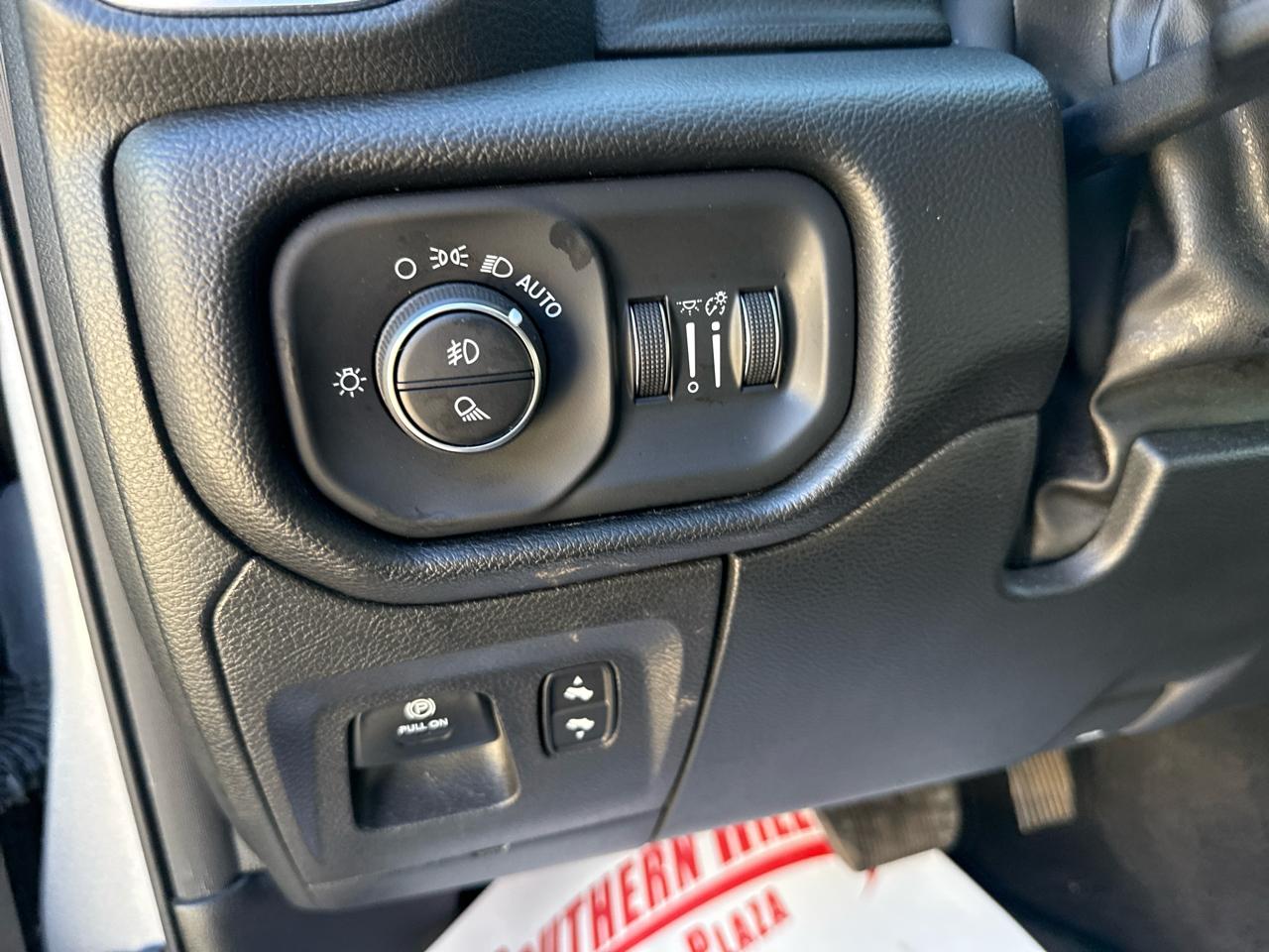 RAM 1500 Laramie Crew Cab 4WD SWB 2025