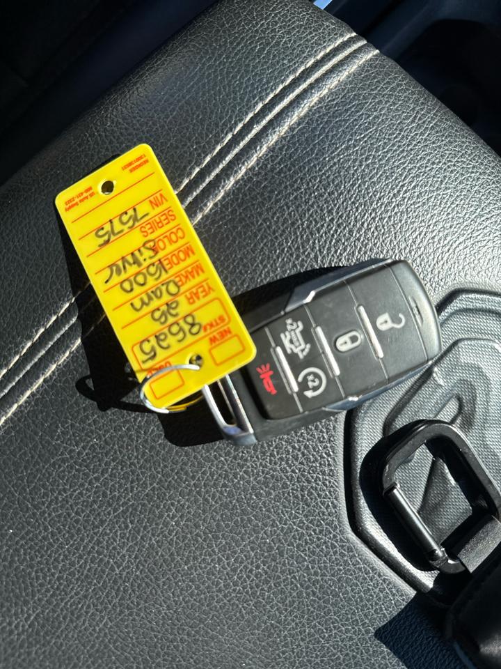 RAM 1500 Laramie Crew Cab 4WD SWB 2025