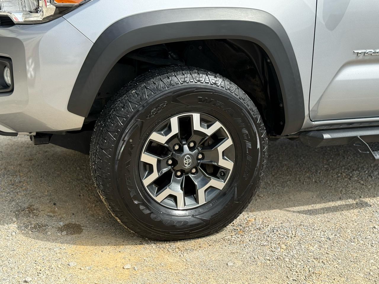 Toyota Tacoma SR Dbl Cab 4WD V6 at 2018