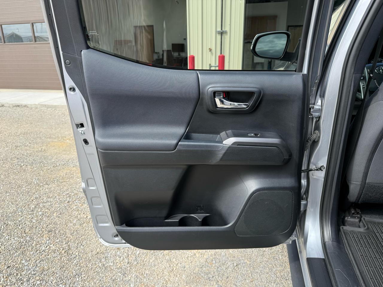 Toyota Tacoma SR Dbl Cab 4WD V6 at 2018