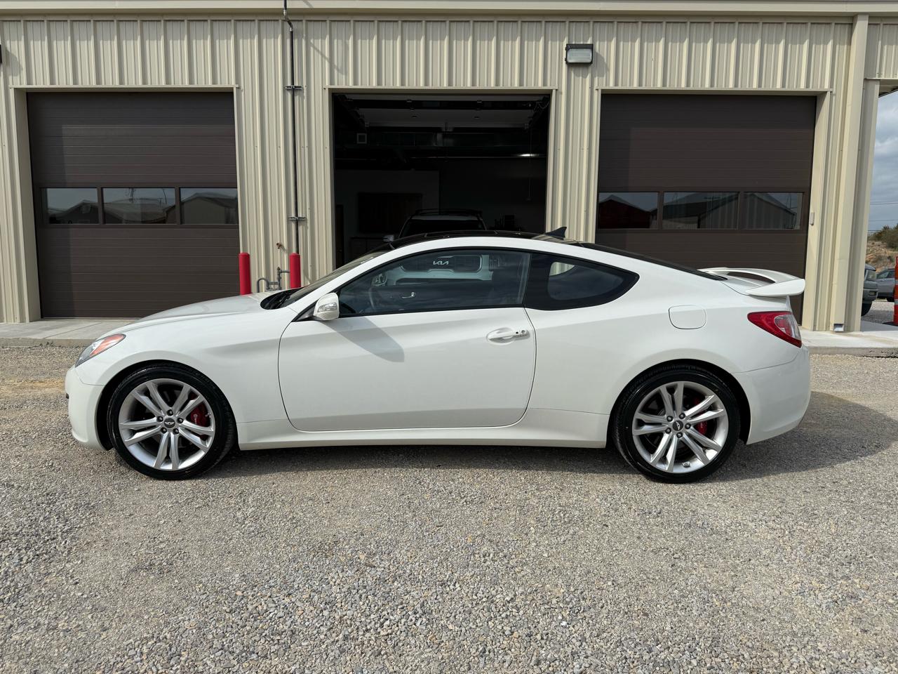 Hyundai Genesis Coupe Base 2D Coupe 3.8 2010