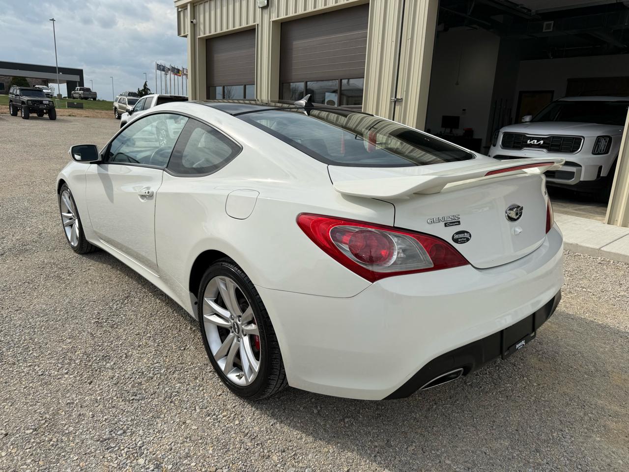 Hyundai Genesis Coupe Base 2D Coupe 3.8 2010