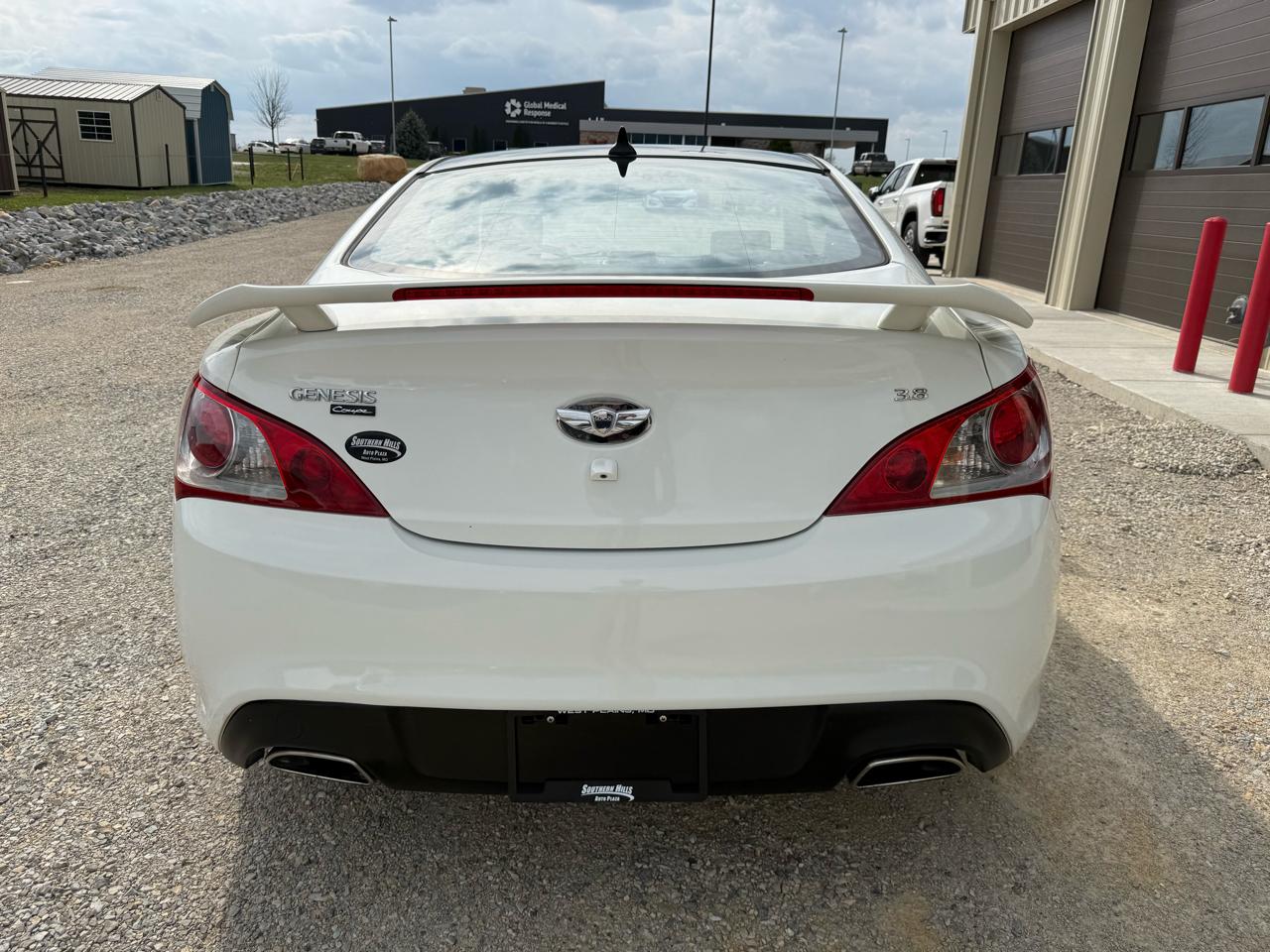 Hyundai Genesis Coupe Base 2D Coupe 3.8 2010