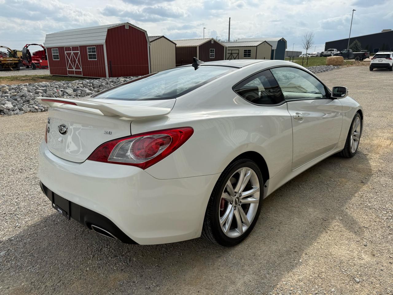 Hyundai Genesis Coupe Base 2D Coupe 3.8 2010