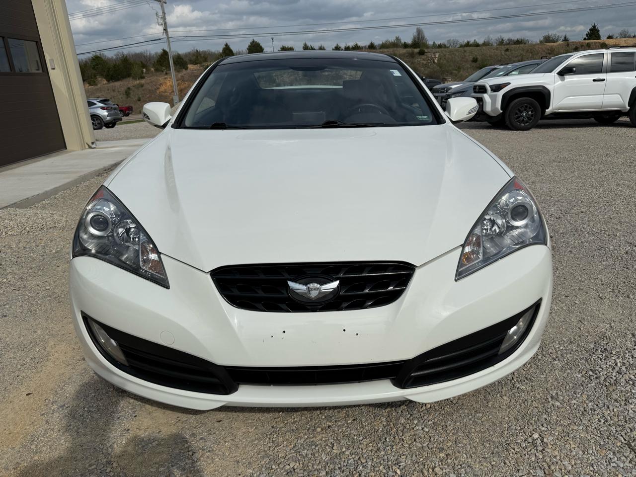 Hyundai Genesis Coupe Base 2D Coupe 3.8 2010