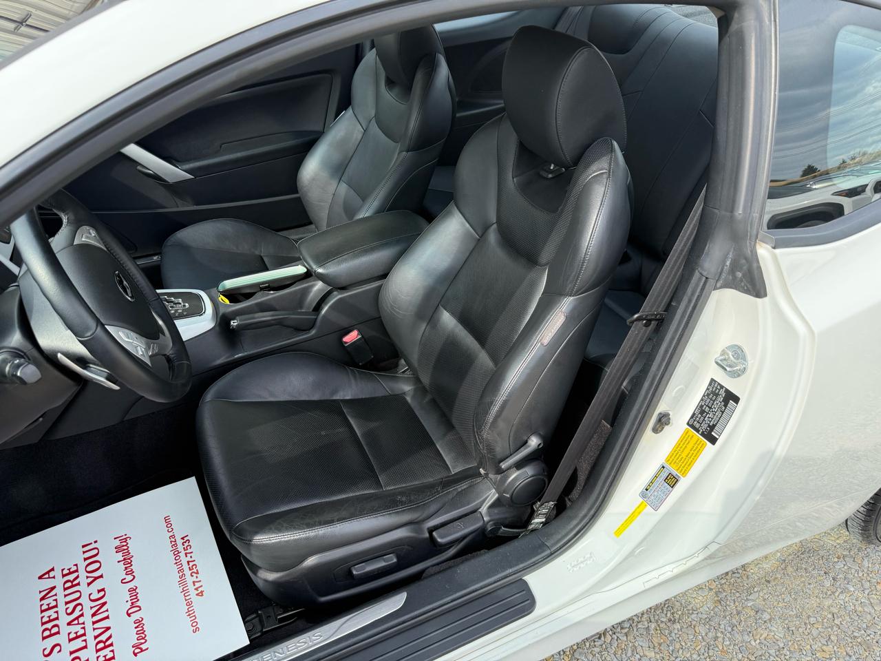 Hyundai Genesis Coupe Base 2D Coupe 3.8 2010