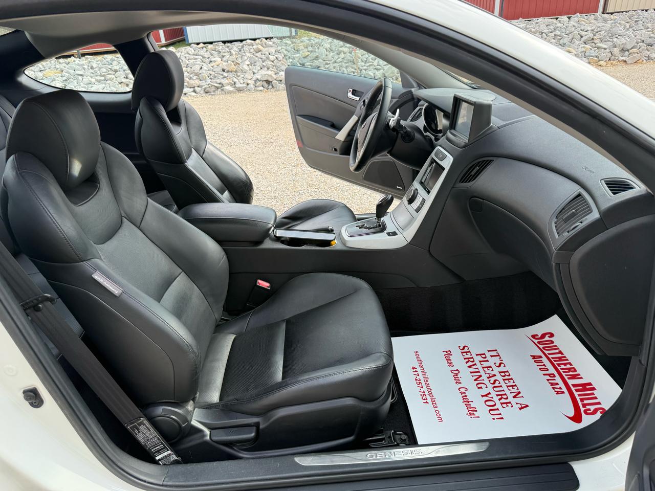 Hyundai Genesis Coupe Base 2D Coupe 3.8 2010