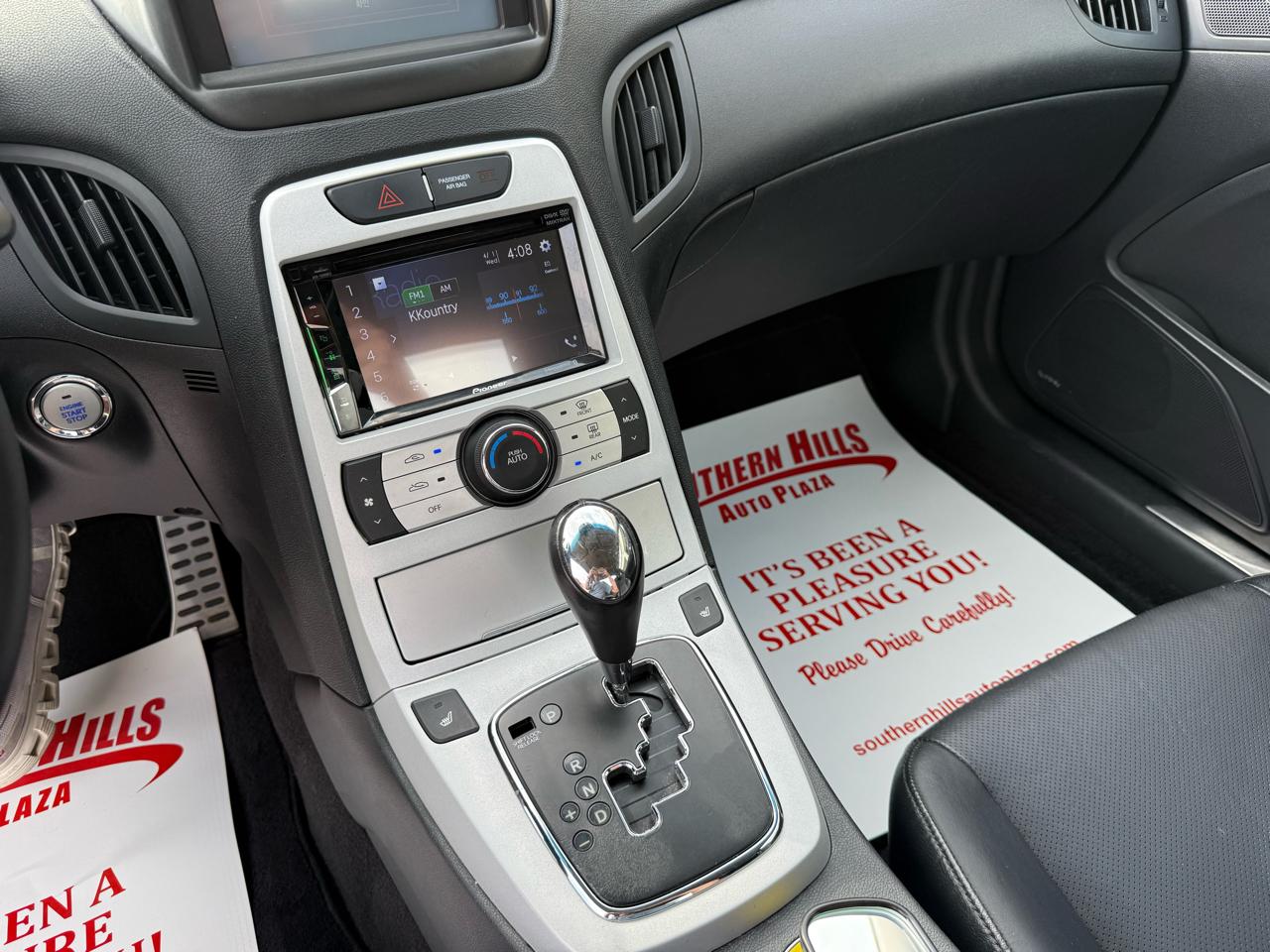 Hyundai Genesis Coupe Base 2D Coupe 3.8 2010