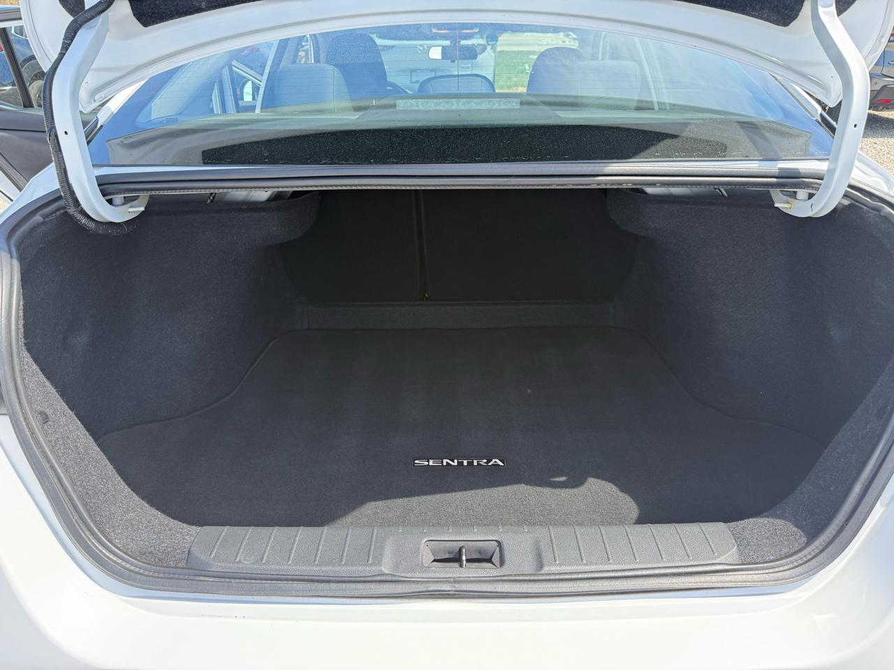 Nissan Sentra SV 4D Sedan 2022