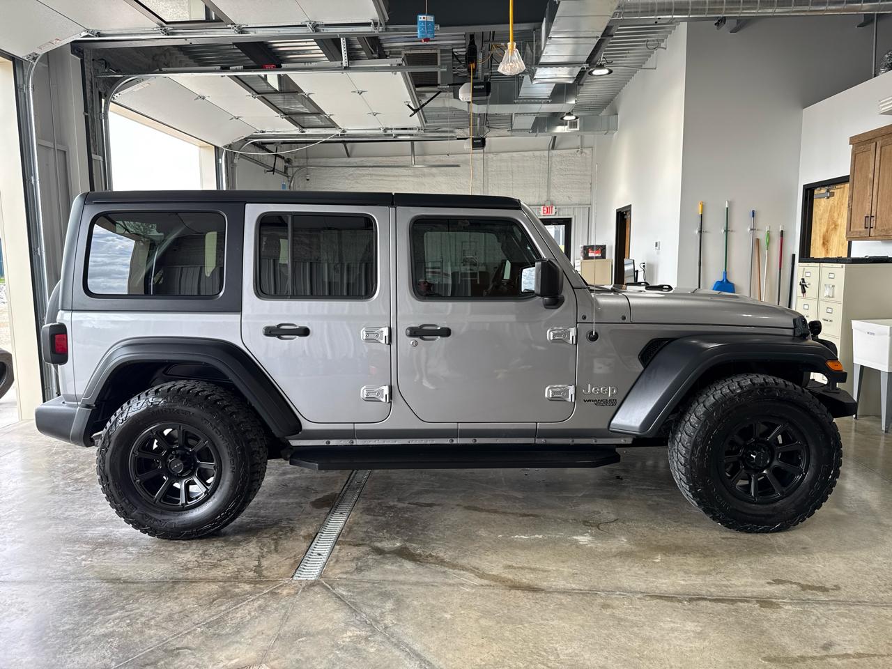 Jeep Wrangler Unlimited Sport 4D SUV 4WD 2019