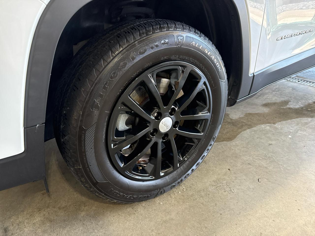 Jeep Cherokee Latitude LUX 4D SUV 4WD 2021