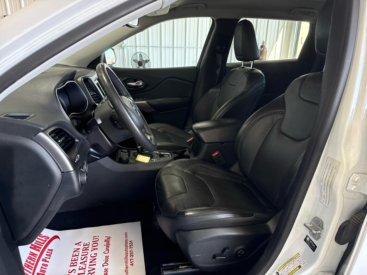 Jeep Cherokee Latitude LUX 4D SUV 4WD 2021
