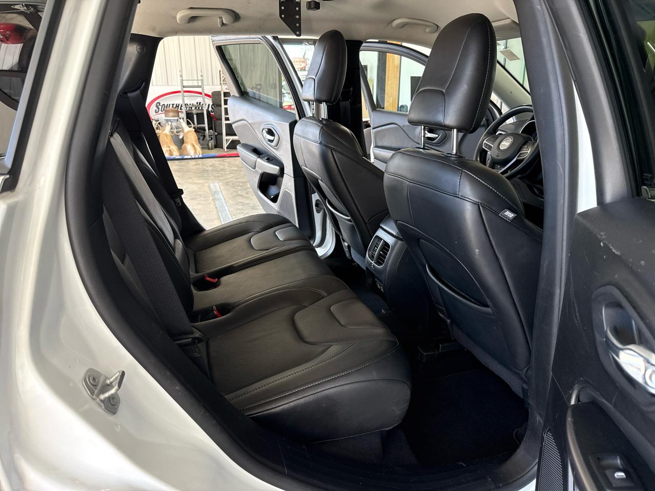 Jeep Cherokee Latitude LUX 4D SUV 4WD 2021