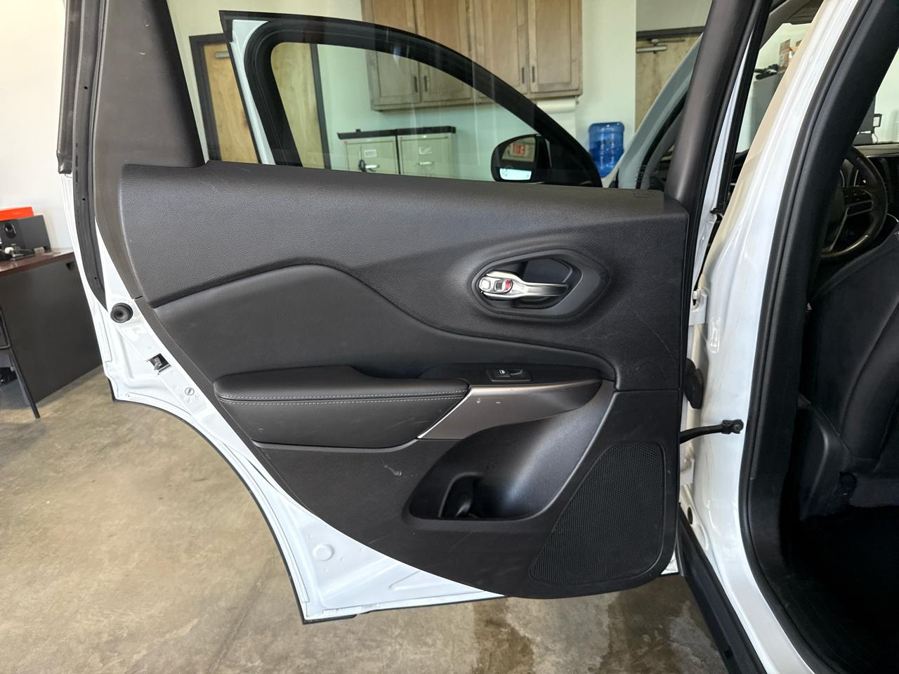 Jeep Cherokee Latitude LUX 4D SUV 4WD 2021