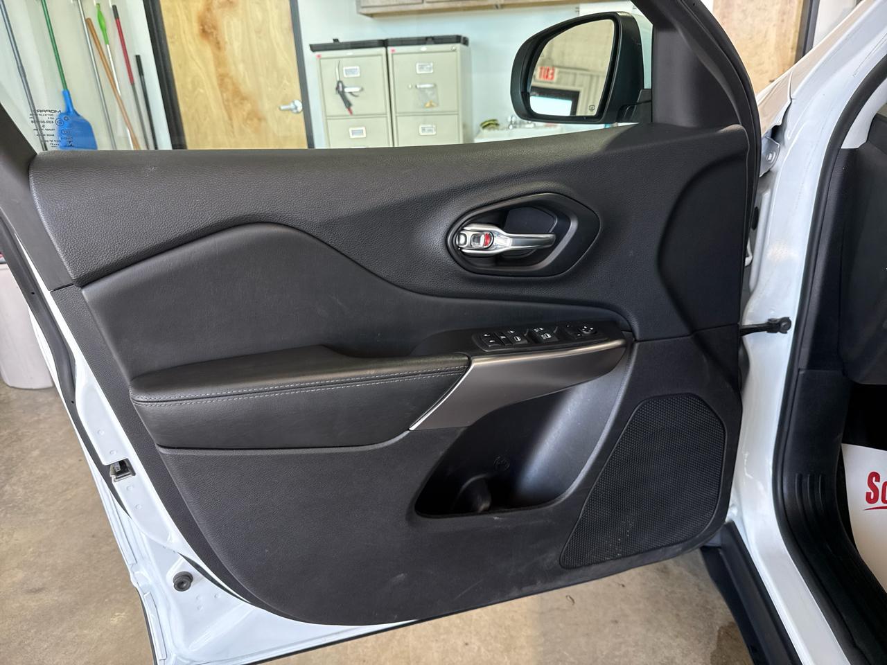 Jeep Cherokee Latitude LUX 4D SUV 4WD 2021