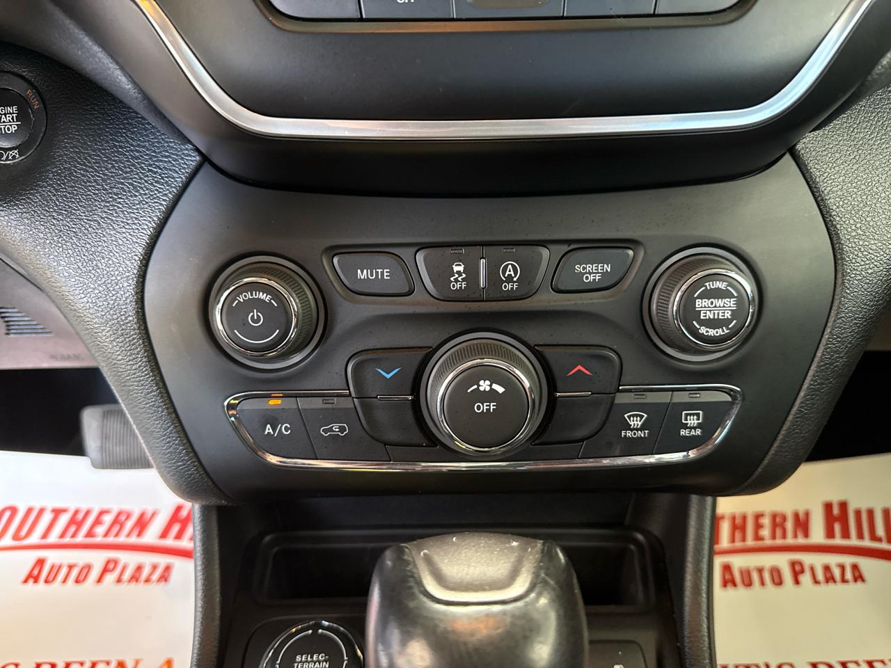 Jeep Cherokee Latitude LUX 4D SUV 4WD 2021