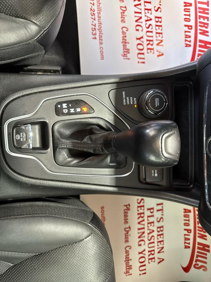 Jeep Cherokee Latitude LUX 4D SUV 4WD 2021