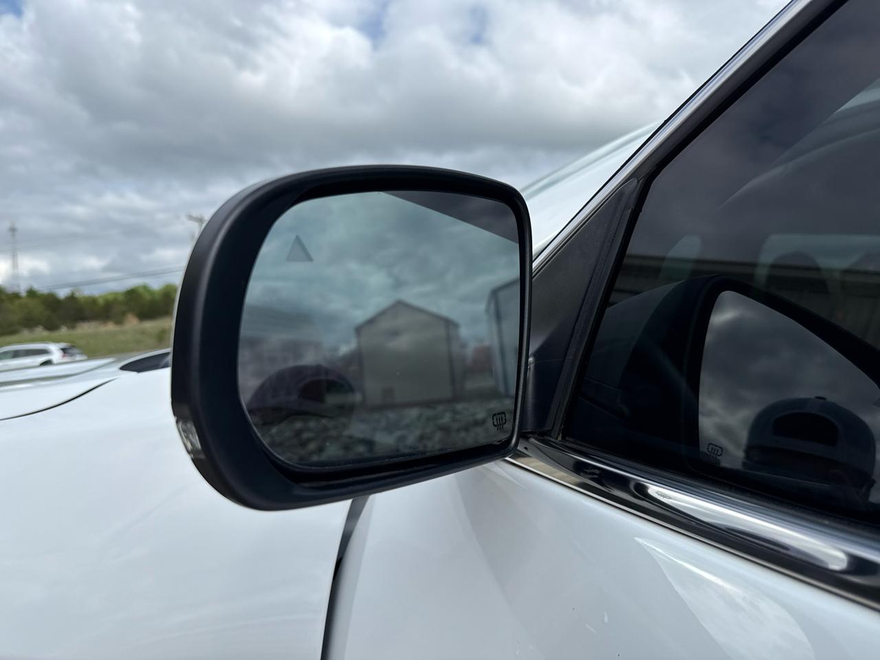 Jeep Cherokee Latitude LUX 4D SUV 4WD 2021
